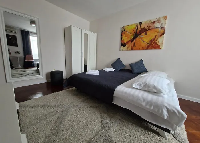 Evis Apartment *